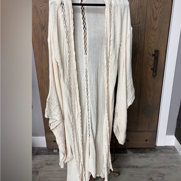 Jen’s Pirate Booty Wood Creek Kimono in EUC size L in cream - off white - Picture 4 of 5